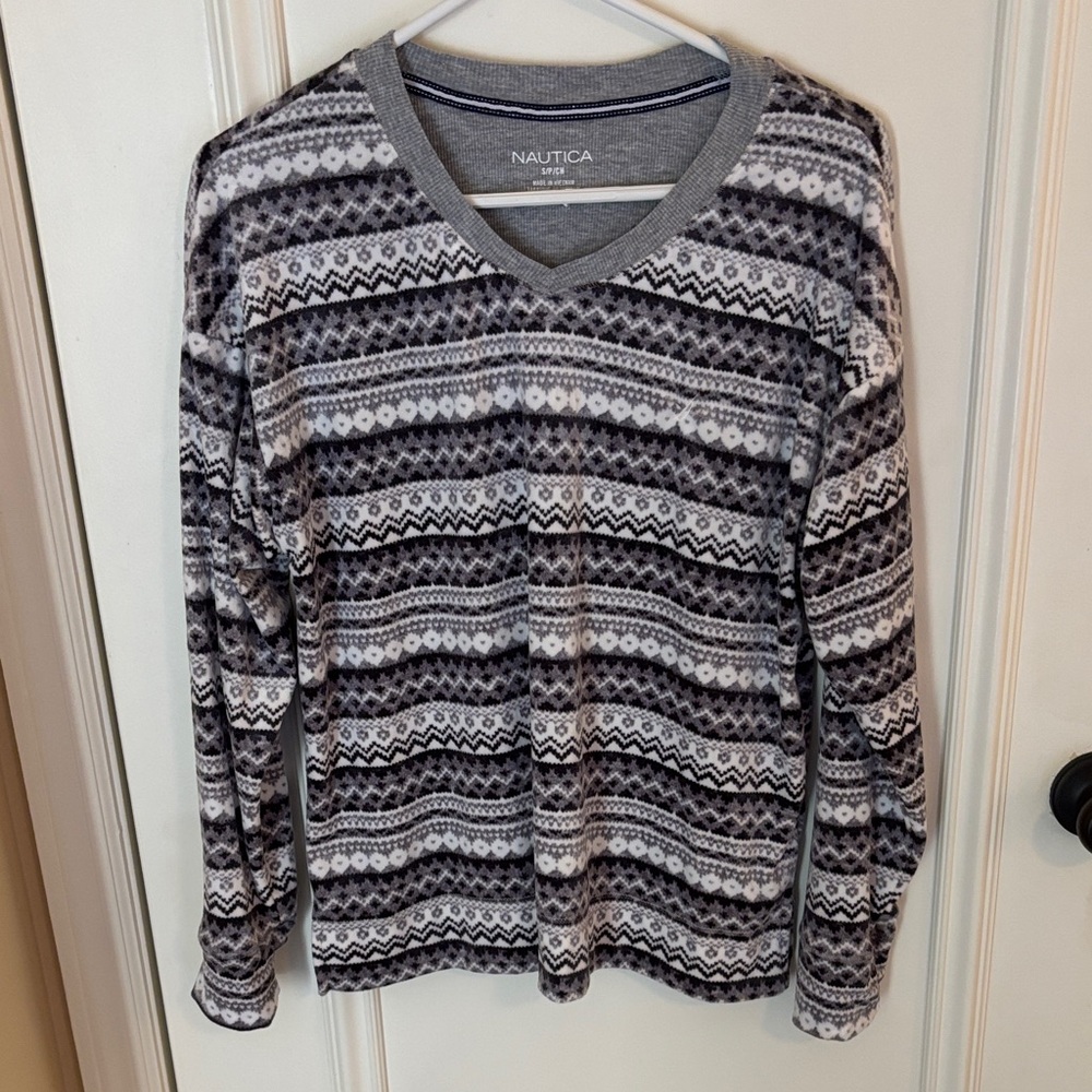 Nautica women's gray and white patterned fleece pajama top size s
